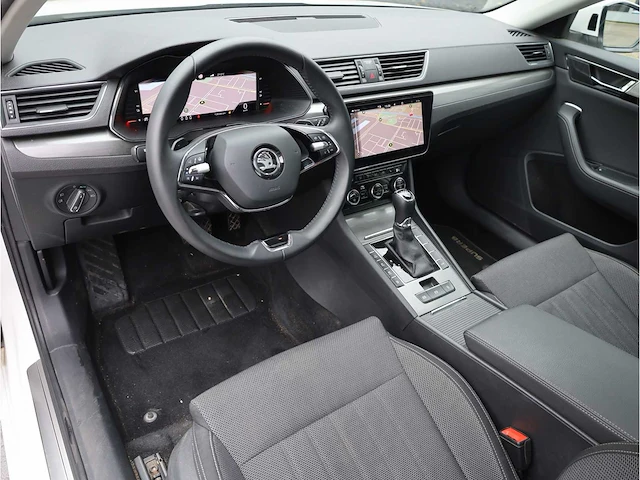 Skoda superb combi 1.4 tsi iv phev 218pk automaat 2020 pano camera stoelverwarming 19inch adaptive led - afbeelding 3 van  37