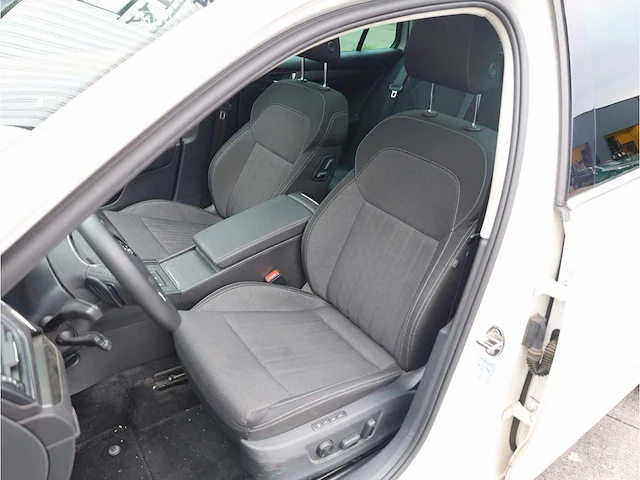 Skoda superb combi 1.4 tsi iv phev 218pk automaat 2020 pano camera stoelverwarming 19inch adaptive led - afbeelding 5 van  37
