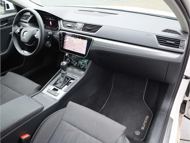 Skoda superb combi 1.4 tsi iv phev 218pk automaat 2020 pano camera stoelverwarming 19inch adaptive led - afbeelding 6 van  37