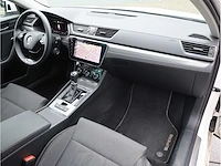 Skoda superb combi 1.4 tsi iv phev 218pk automaat 2020 pano camera stoelverwarming 19inch adaptive led - afbeelding 6 van  37