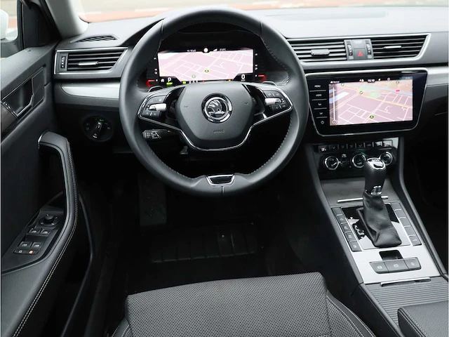 Skoda superb combi 1.4 tsi iv phev 218pk automaat 2020 pano camera stoelverwarming 19inch adaptive led - afbeelding 10 van  37