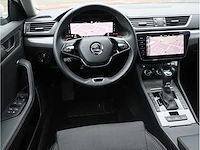 Skoda superb combi 1.4 tsi iv phev 218pk automaat 2020 pano camera stoelverwarming 19inch adaptive led - afbeelding 10 van  37