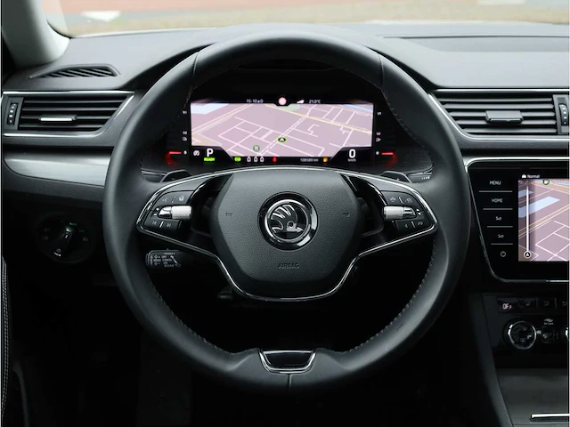 Skoda superb combi 1.4 tsi iv phev 218pk automaat 2020 pano camera stoelverwarming 19inch adaptive led - afbeelding 11 van  37
