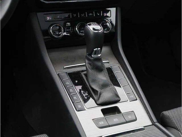Skoda superb combi 1.4 tsi iv phev 218pk automaat 2020 pano camera stoelverwarming 19inch adaptive led - afbeelding 15 van  37