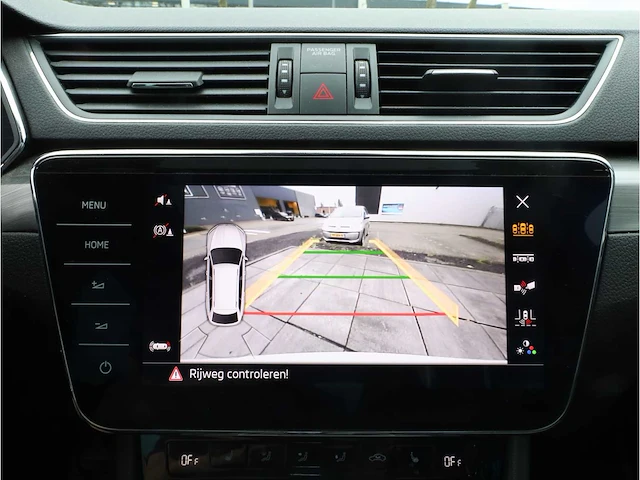Skoda superb combi 1.4 tsi iv phev 218pk automaat 2020 pano camera stoelverwarming 19inch adaptive led - afbeelding 16 van  37