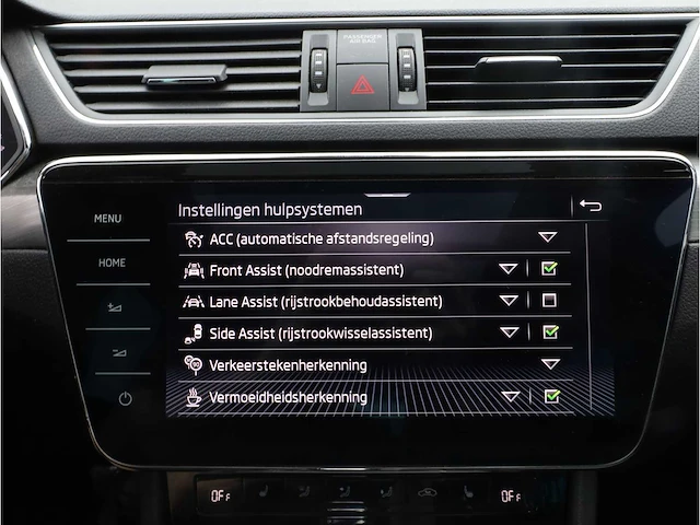 Skoda superb combi 1.4 tsi iv phev 218pk automaat 2020 pano camera stoelverwarming 19inch adaptive led - afbeelding 18 van  37
