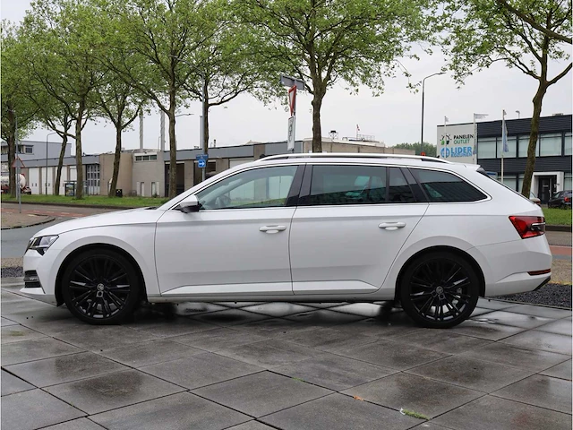 Skoda superb combi 1.4 tsi iv phev 218pk automaat 2020 pano camera stoelverwarming 19inch adaptive led - afbeelding 12 van  37