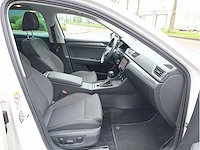 Skoda superb combi 1.4 tsi iv phev 218pk automaat 2020 pano camera stoelverwarming 19inch adaptive led - afbeelding 30 van  37