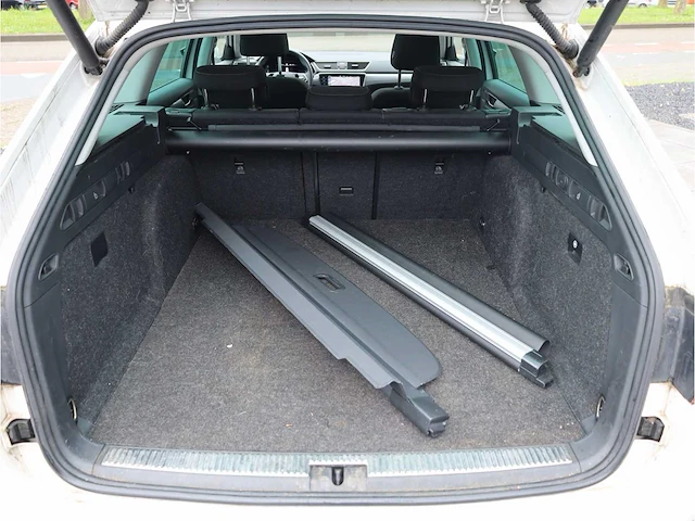 Skoda superb combi 1.4 tsi iv phev 218pk automaat 2020 pano camera stoelverwarming 19inch adaptive led - afbeelding 31 van  37