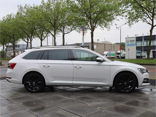 Skoda superb combi 1.4 tsi iv phev 218pk automaat 2020 pano camera stoelverwarming 19inch adaptive led - afbeelding 34 van  37