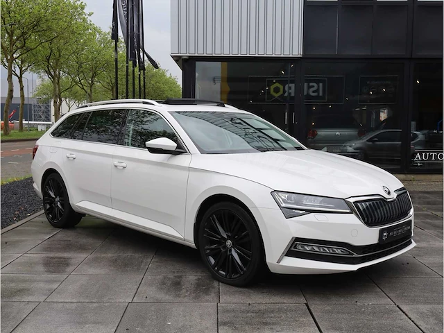 Skoda superb combi 1.4 tsi iv phev 218pk automaat 2020 pano camera stoelverwarming 19inch adaptive led - afbeelding 35 van  37