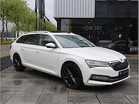Skoda superb combi 1.4 tsi iv phev 218pk automaat 2020 pano camera stoelverwarming 19inch adaptive led - afbeelding 35 van  37