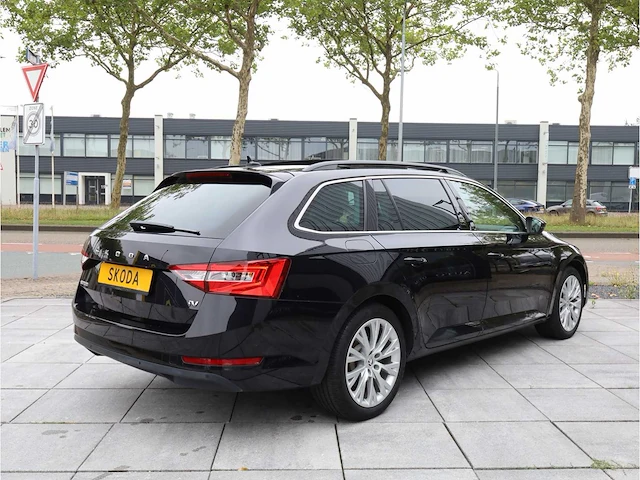 Skoda superb combi 1.4 tsi iv phev 218pk automaat 2020 - afbeelding 34 van  38