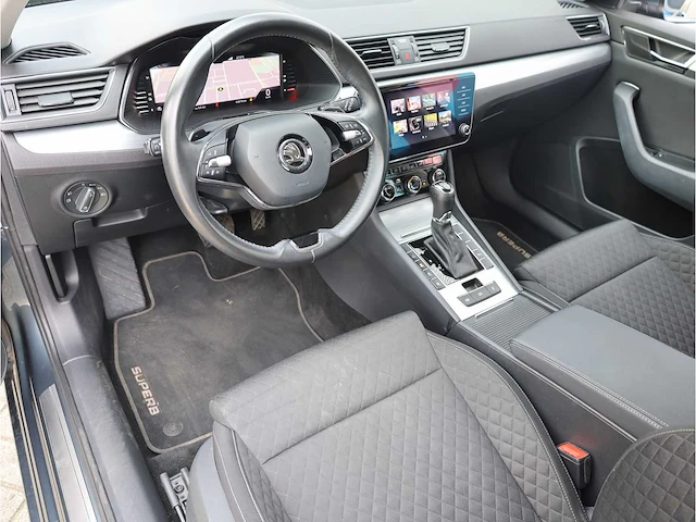 Skoda superb combi 1.4 tsi iv phev 218pk automaat 2021 stoelverwarming adaptive carplay navigatie dab led - afbeelding 2 van  28