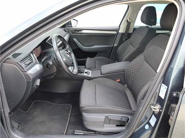 Skoda superb combi 1.4 tsi iv phev 218pk automaat 2021 stoelverwarming adaptive carplay navigatie dab led - afbeelding 3 van  28