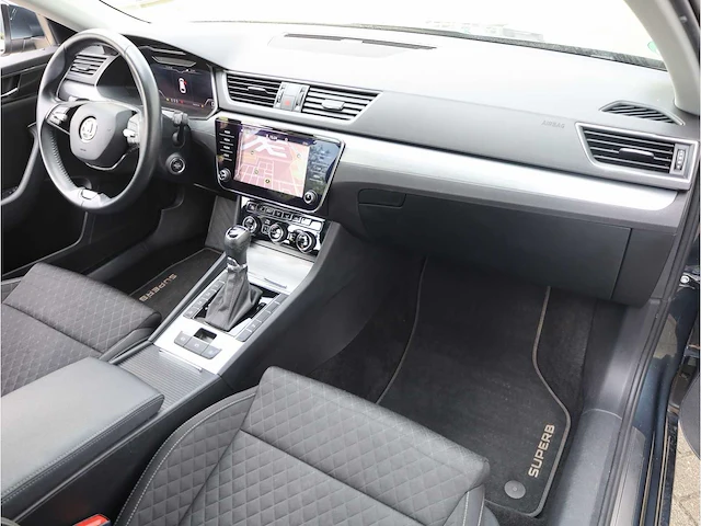 Skoda superb combi 1.4 tsi iv phev 218pk automaat 2021 stoelverwarming adaptive carplay navigatie dab led - afbeelding 5 van  28
