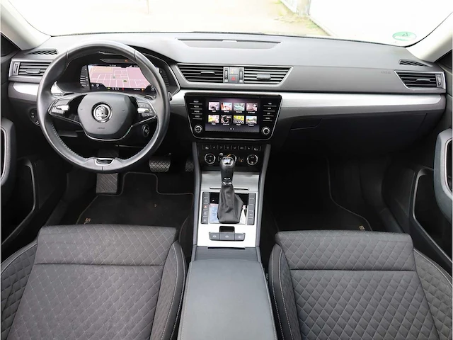 Skoda superb combi 1.4 tsi iv phev 218pk automaat 2021 stoelverwarming adaptive carplay navigatie dab led - afbeelding 6 van  28