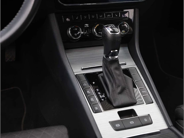 Skoda superb combi 1.4 tsi iv phev 218pk automaat 2021 stoelverwarming adaptive carplay navigatie dab led - afbeelding 10 van  28