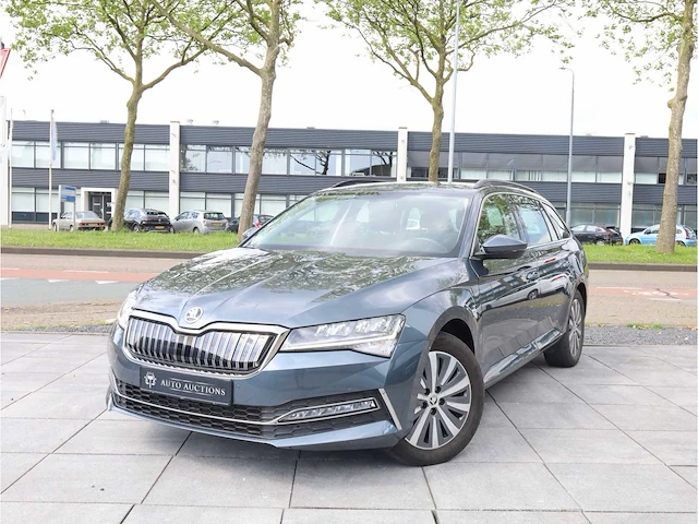 Skoda superb combi 1.4 tsi iv phev 218pk automaat 2021 stoelverwarming adaptive carplay navigatie dab led - afbeelding 1 van  28