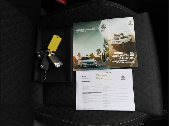 Skoda superb combi 1.4 tsi iv phev 218pk automaat 2021 stoelverwarming adaptive carplay navigatie dab led - afbeelding 16 van  28