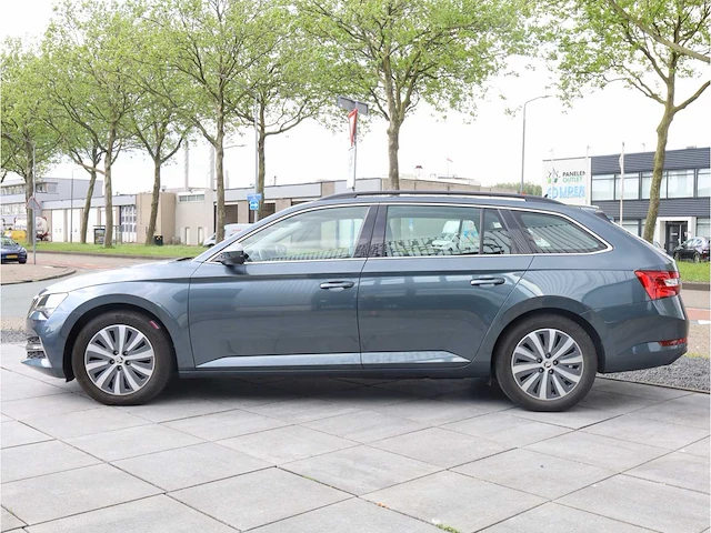 Skoda superb combi 1.4 tsi iv phev 218pk automaat 2021 stoelverwarming adaptive carplay navigatie dab led - afbeelding 12 van  28