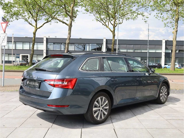Skoda superb combi 1.4 tsi iv phev 218pk automaat 2021 stoelverwarming adaptive carplay navigatie dab led - afbeelding 24 van  28