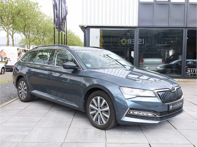 Skoda superb combi 1.4 tsi iv phev 218pk automaat 2021 stoelverwarming adaptive carplay navigatie dab led - afbeelding 26 van  28