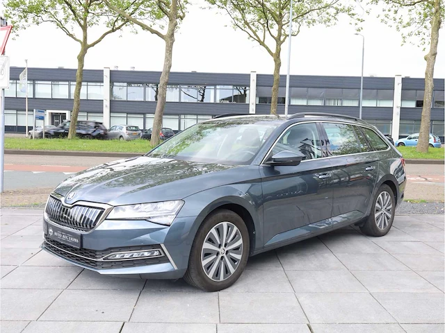 Skoda superb combi 1.4 tsi iv phev 218pk automaat 2021 stoelverwarming adaptive carplay navigatie dab led - afbeelding 28 van  28