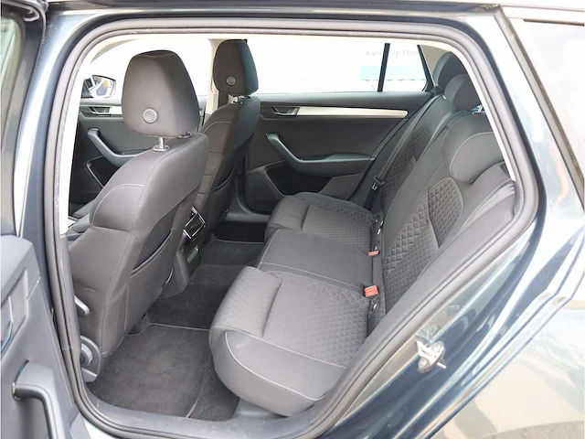 Skoda superb combi 1.4 tsi iv phev 218pk automaat 2021 - afbeelding 18 van  28