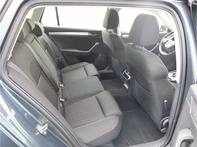 Skoda superb combi 1.4 tsi iv phev 218pk automaat 2021 - afbeelding 19 van  28