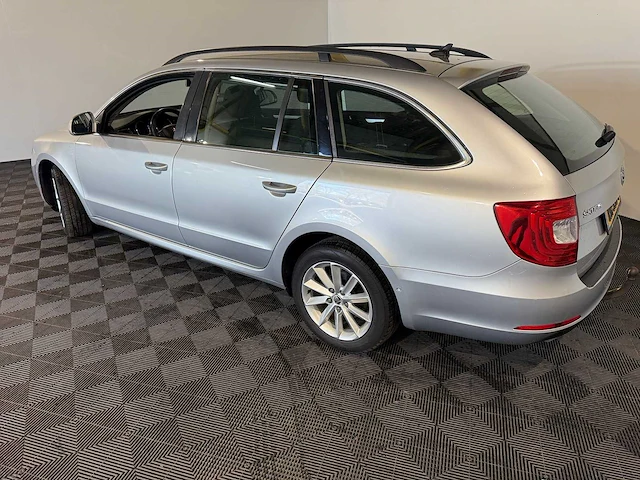 Skoda superb combi 1.6 tdi sprint pro, rh-335-v - afbeelding 9 van  16