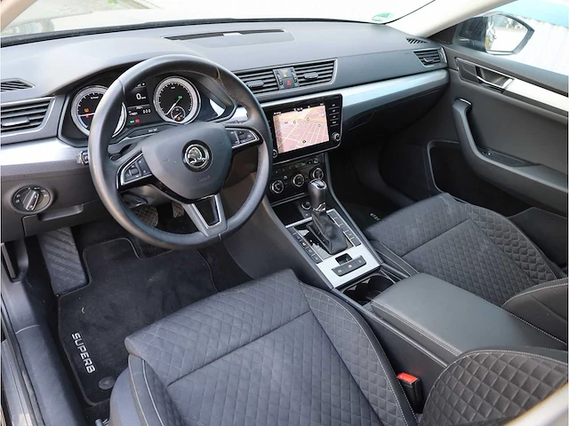 Skoda superb combi iv 1.4 tsi phev 218pk automaat 2020 - afbeelding 2 van  32