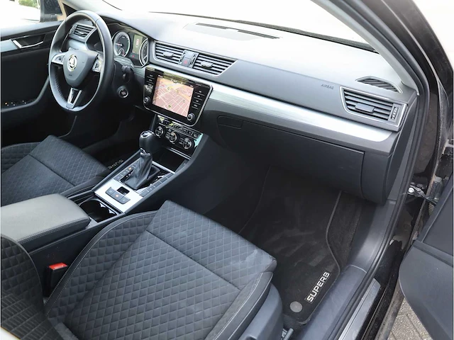Skoda superb combi iv 1.4 tsi phev 218pk automaat 2020 - afbeelding 8 van  32