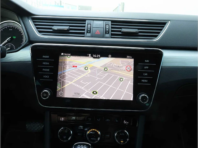 Skoda superb combi iv 1.4 tsi phev 218pk automaat 2020 - afbeelding 15 van  32