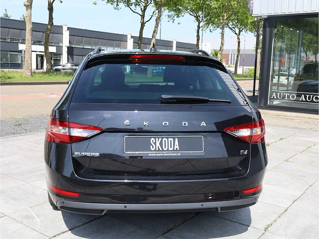 Skoda superb combi iv 1.4 tsi phev 218pk automaat 2020 - afbeelding 27 van  32