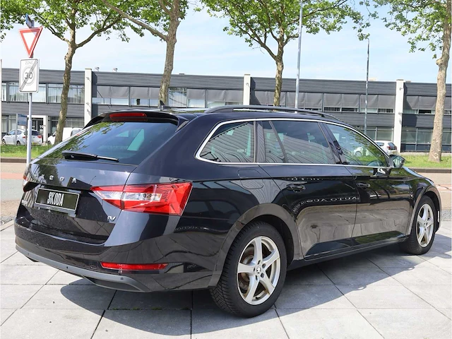 Skoda superb combi iv 1.4 tsi phev 218pk automaat 2020 - afbeelding 28 van  32