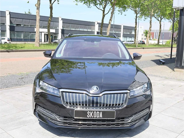 Skoda superb combi iv 1.4 tsi phev 218pk automaat 2020 - afbeelding 31 van  32