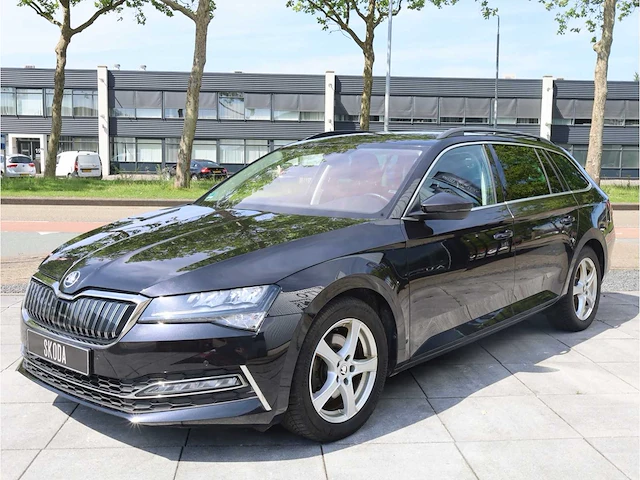 Skoda superb combi iv 1.4 tsi phev 218pk automaat 2020 - afbeelding 32 van  32