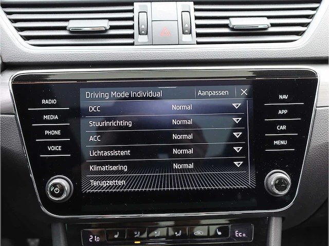 Skoda superb combi iv 1.4 tsi phev 218pk automaat 2021 - afbeelding 16 van  46