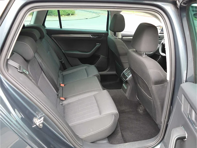 Skoda superb combi iv 1.4 tsi phev 218pk automaat 2021 - afbeelding 40 van  46