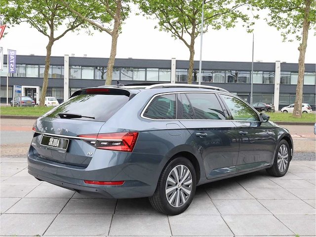 Skoda superb combi iv 1.4 tsi phev 218pk automaat 2021 - afbeelding 43 van  46