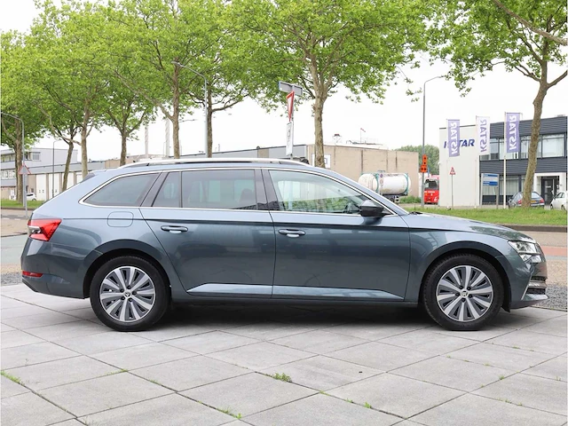 Skoda superb combi iv 1.4 tsi phev 218pk automaat 2021 - afbeelding 44 van  46