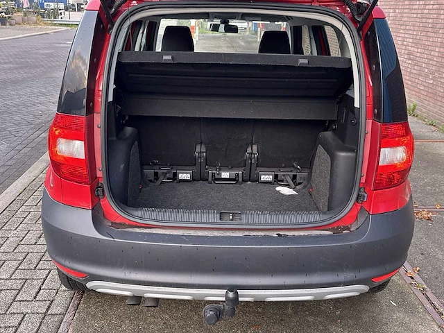 Skoda yeti 1.2 tsi active plus 2010 | 04-lkf-1 i - afbeelding 13 van  27