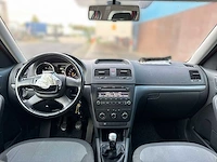 Skoda yeti 1.2 tsi active plus 2010 | 04-lkf-1 i - afbeelding 17 van  27