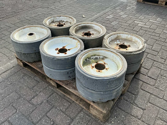 Skyjack hoogwerker wielen (12x) - afbeelding 2 van  4