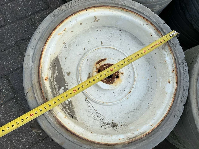 Skyjack hoogwerker wielen (12x) - afbeelding 5 van  5