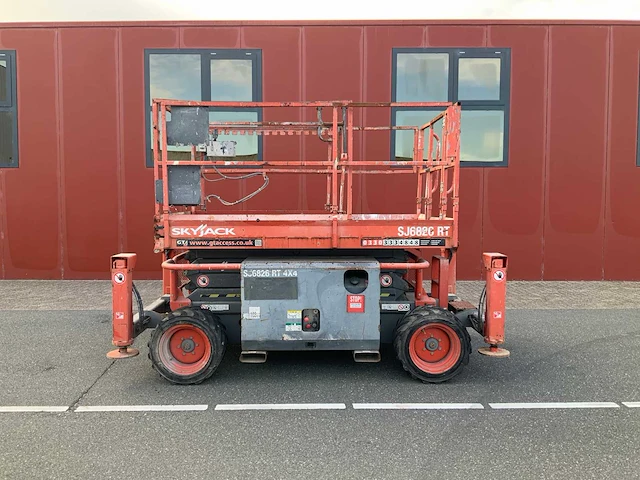 Skyjack sj6826rt ruwterrein hoogwerker 4x4 - afbeelding 12 van  25