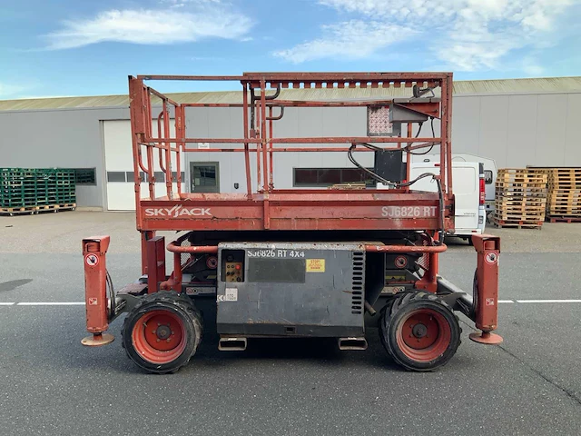 Skyjack sj6826rt ruwterrein hoogwerker 4x4 - afbeelding 22 van  25
