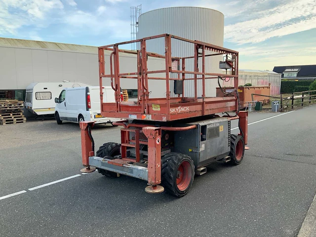 Skyjack sj6826rt ruwterrein hoogwerker 4x4 - afbeelding 23 van  25