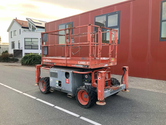 Skyjack sj6826rt ruwterrein hoogwerker 4x4 - afbeelding 24 van  25